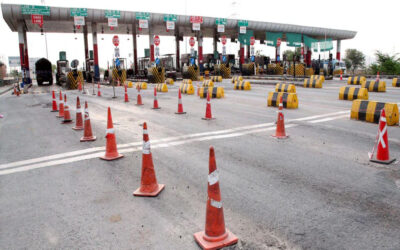 What is the average number of toll booths per state?